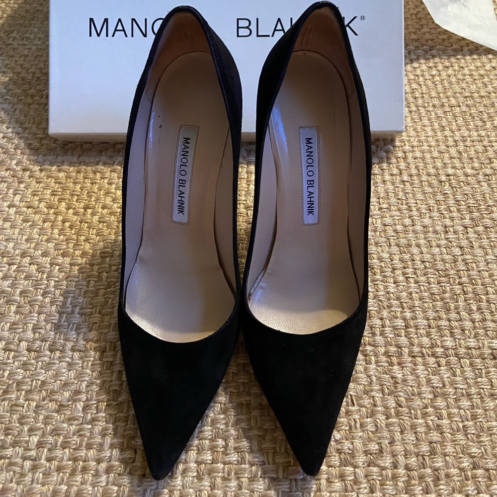manolo blahnik black suede pumps, gently used in size 37 (7 us)